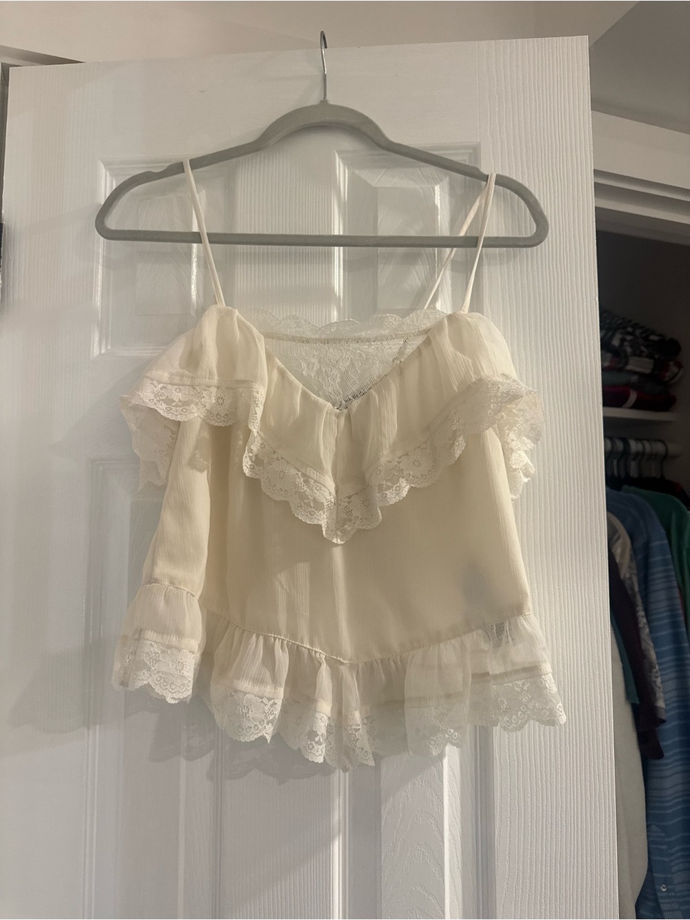 Abercrombie & Fitch Women’s Cream Lace Ruffle Cami Top